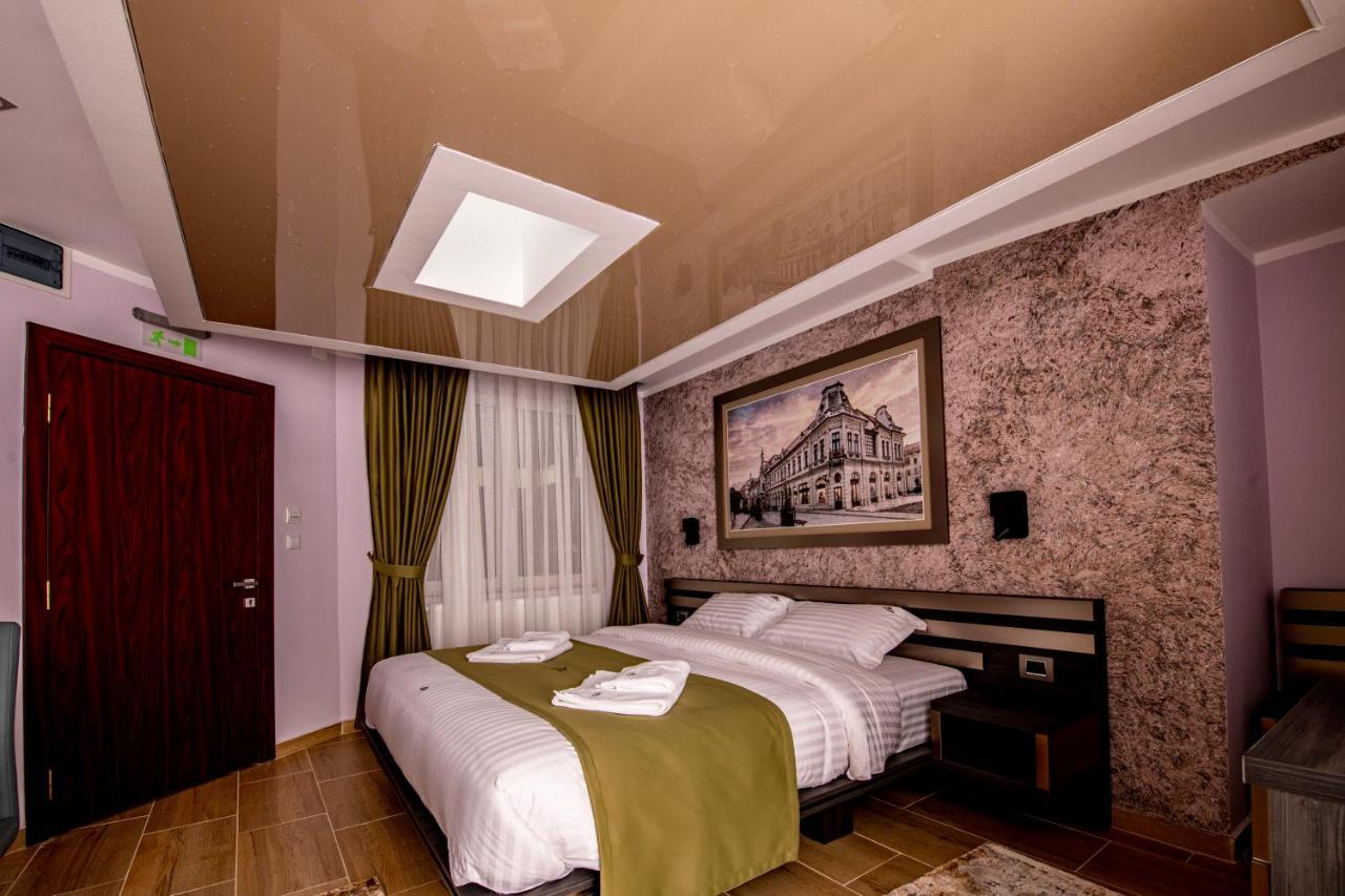 Hotel Novotheos Oradea Extérieur photo